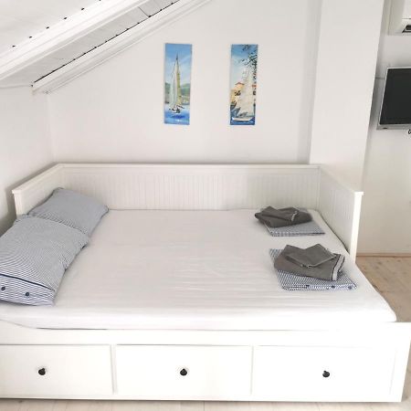 Ribar 2 Apartment Njivice Ngoại thất bức ảnh